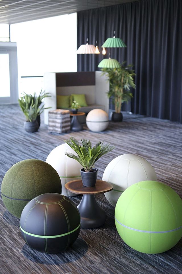 chaises pouf boules design bureau